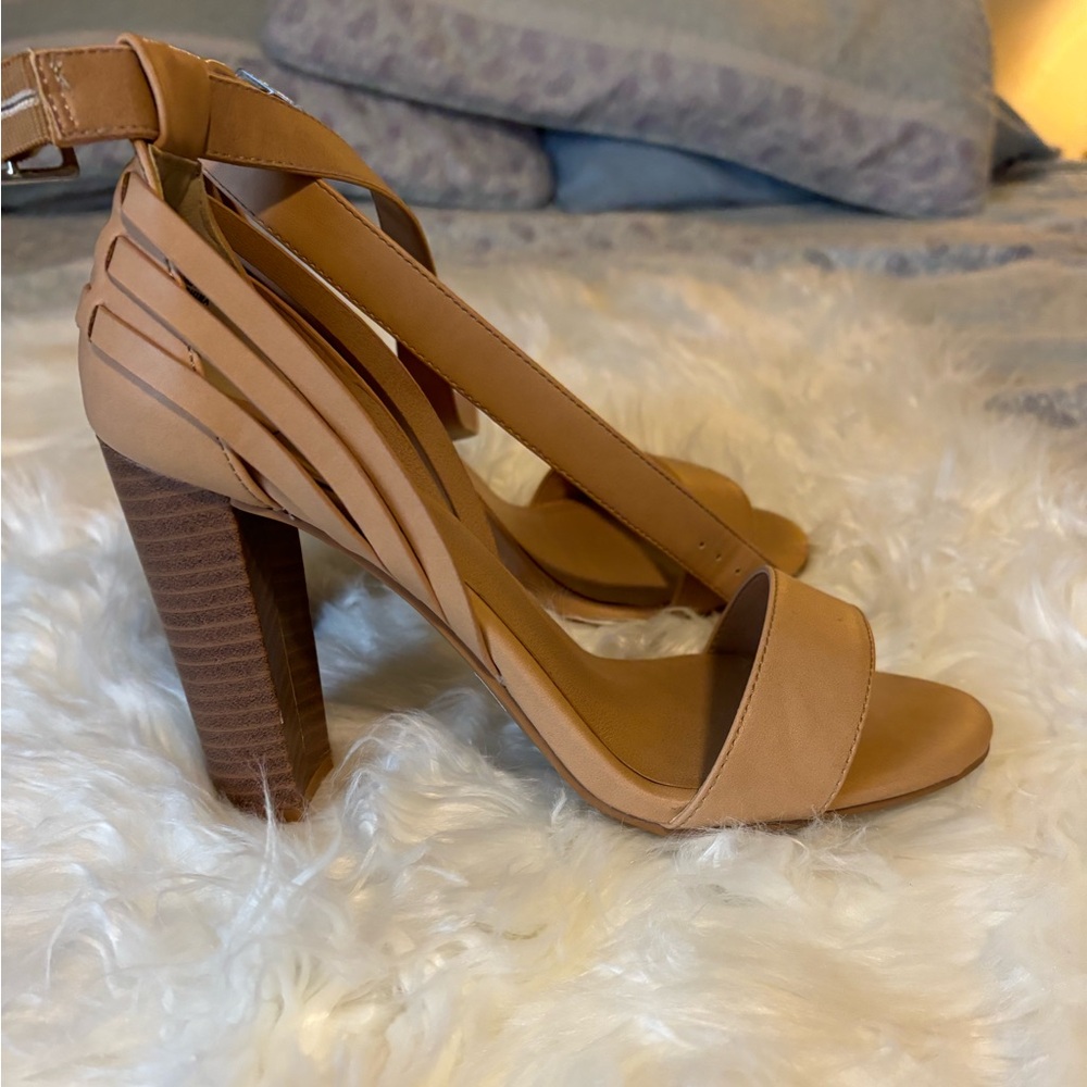 Nude Heels - Picture 5 of 5